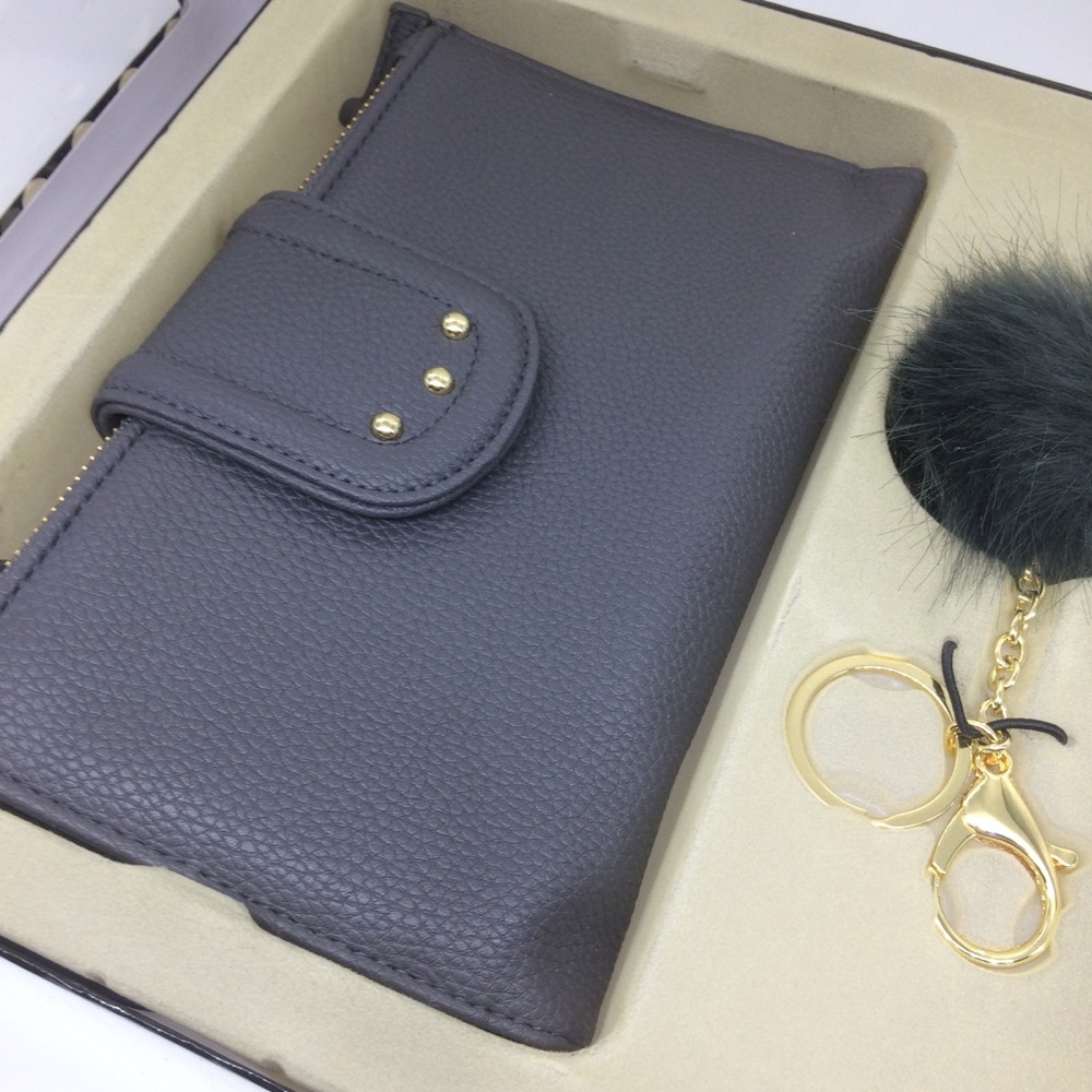 🌲🌲NWT clutch wallet/Keychain Gift set